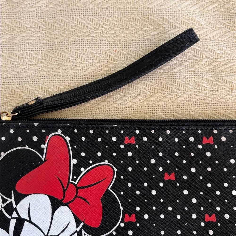 Disney Minnie Mouse Polka Dot Clutch Wristlet Wallet Purse